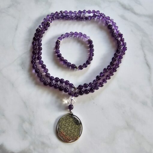 Amethyst-Mala, dunkel sowie etwas heller und facettiert, mit Edelstahlanhänger und Armband