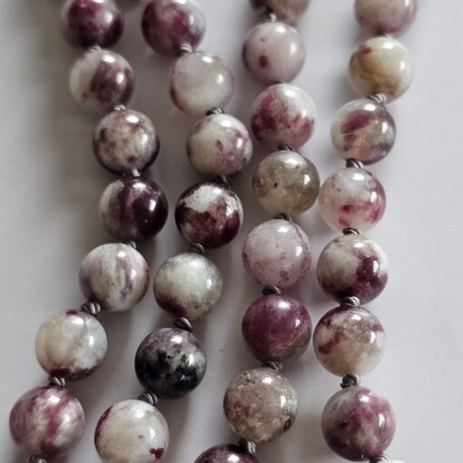 Eudialyt-Mala (1) mit Seidenquaste – Bild 2