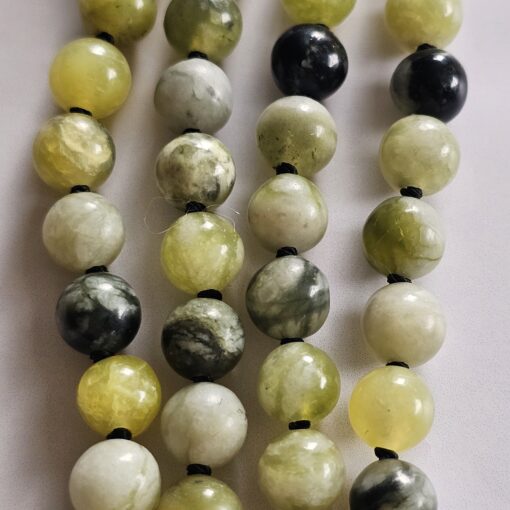 Serpentin („Qinghua Jade“) -Mala mit Seidenquaste – Bild 2