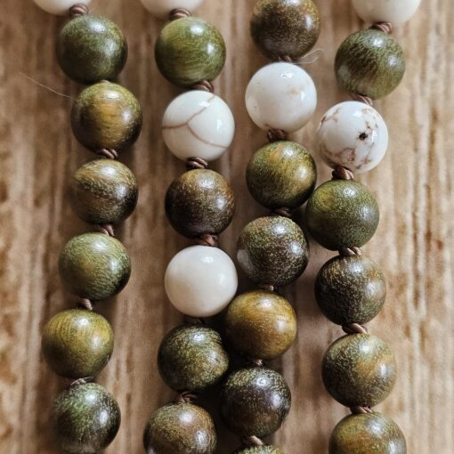 Magnesit-Sandelholz-Mala mit Magnesit-Anhänger und Armband – Bild 2