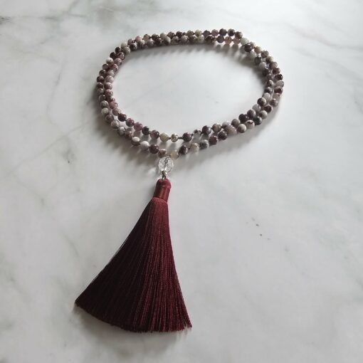 Eudialyt-Mala (1) mit Seidenquaste – Bild 3