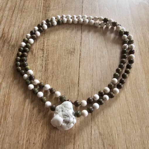 Magnesit-Sandelholz-Mala mit Magnesit-Anhänger und Armband – Bild 3