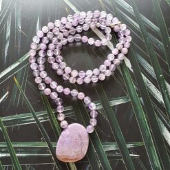 Amethyst („Lavendelamethyst“) -Mala mit Lavendel-Jade-Anhänger