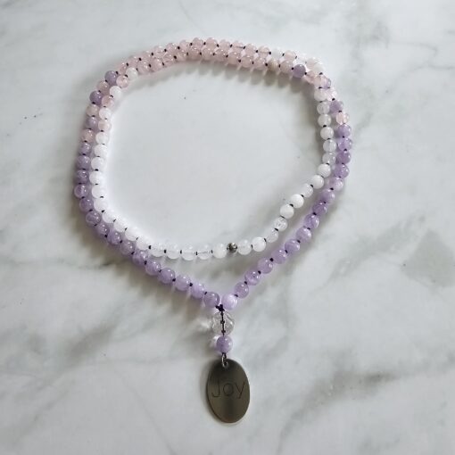 Amethyst (Lavendelamethyst) -Rosenquarz-Schneequarz-Mala mit Edelstahlanhänger – Bild 3