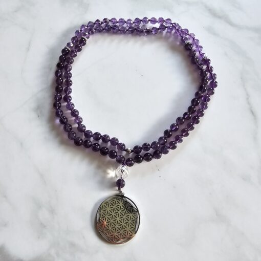 Amethyst-Mala, dunkel sowie etwas heller und facettiert, mit Edelstahlanhänger und Armband – Bild 3