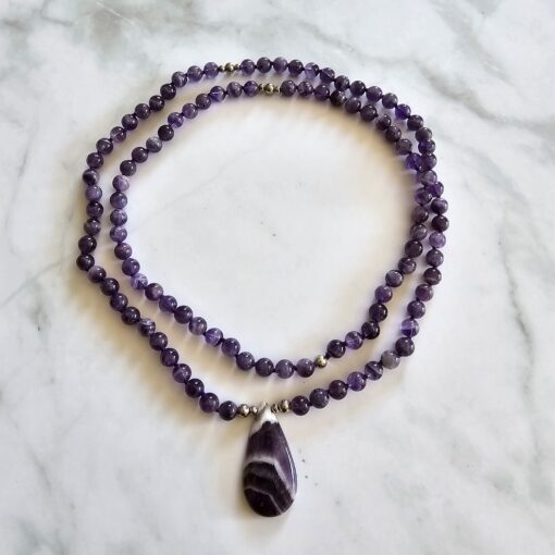 Amethystquarz („Chevron-Amethyst“) -Mala mit „Chevron-Amethyst“-Anhänger und Armband – Bild 3