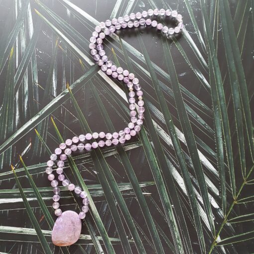 Amethyst („Lavendelamethyst“) -Mala mit Lavendel-Jade-Anhänger – Bild 4