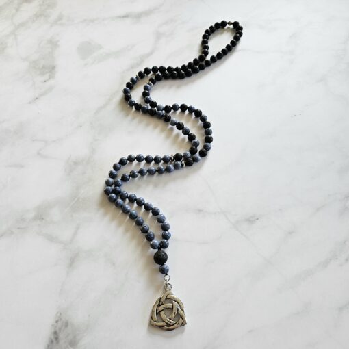 Korallen (blau) -Lava-Mala (2) mit Edelstahlanhänger (Keltischer Knoten) – Bild 4