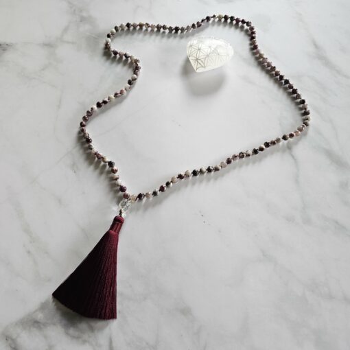Eudialyt-Mala (1) mit Seidenquaste – Bild 5