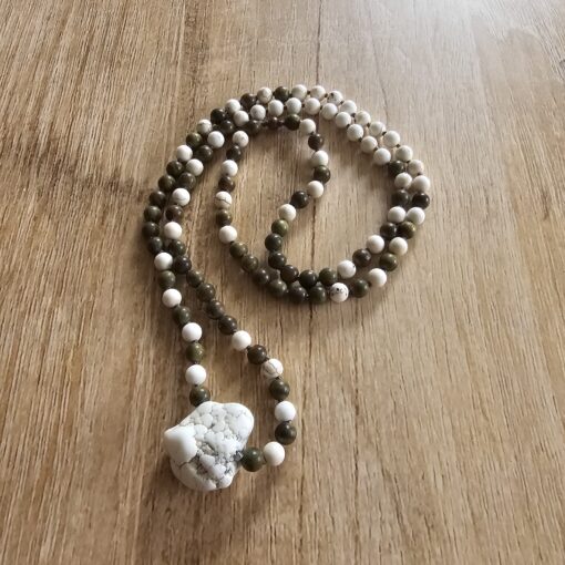 Magnesit-Sandelholz-Mala mit Magnesit-Anhänger und Armband – Bild 5