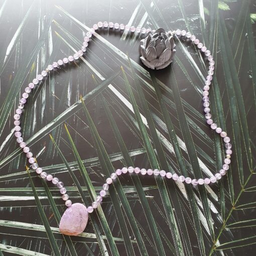 Amethyst („Lavendelamethyst“) -Mala mit Lavendel-Jade-Anhänger – Bild 5