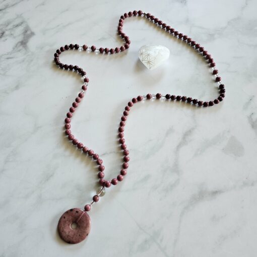 Versteinerte Holz (rosa) -Herzholz (purpurn) -Bergkristall-Mala mit Rhodonit-Donut – Bild 5