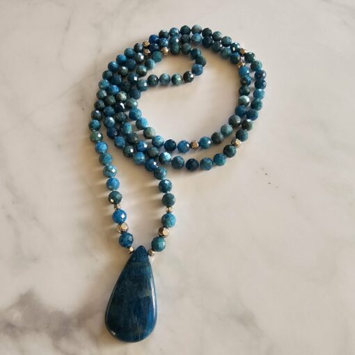 Apatit-Mala, blau und facettiert, mit blauem Apatit-Anhänger und Armband – Bild 5