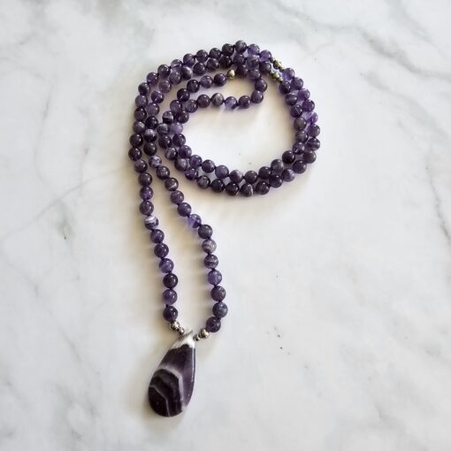 Amethystquarz („Chevron-Amethyst“) -Mala mit „Chevron-Amethyst“-Anhänger und Armband – Bild 5