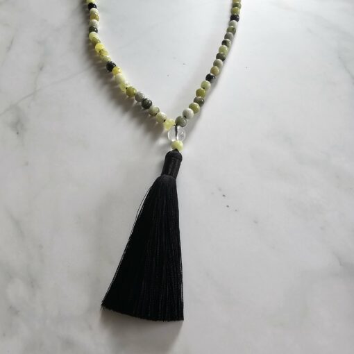 Serpentin („Qinghua Jade“) -Mala mit Seidenquaste – Bild 6