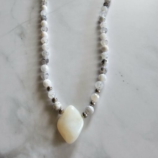 Opal-Mala, „Dendritenopal“, mit „Milchopal“-Anhänger – Bild 6