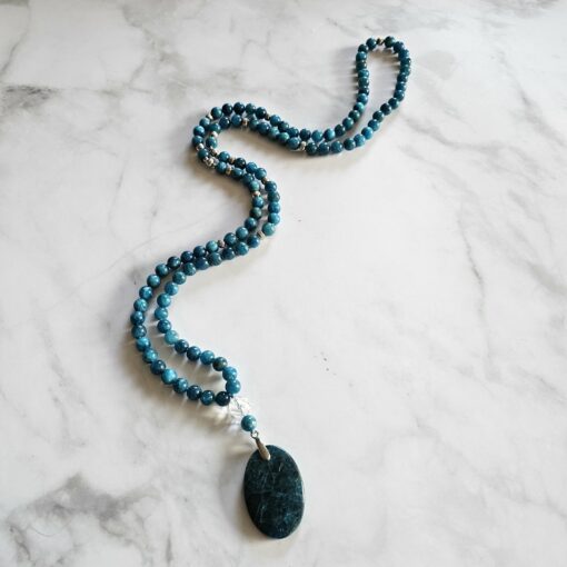 Apatit-Mala, blau (3), mit großem, blauem Apatit-Anhänger und Armband – Bild 6