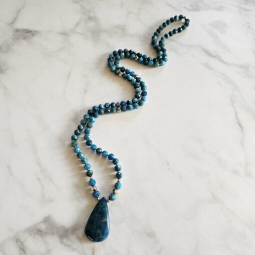 Apatit-Mala, blau und facettiert, mit blauem Apatit-Anhänger und Armband – Bild 6