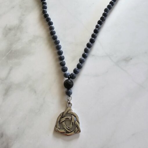 Korallen (blau) -Lava-Mala (2) mit Edelstahlanhänger (Keltischer Knoten) – Bild 6