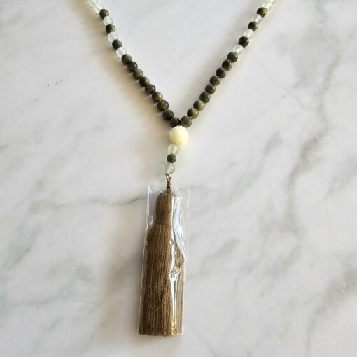 Serpentin („China Jade“) -Sandelholz (grün) -Mala mit Baumwollquaste – Bild 6
