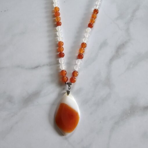 Achat (weiß) -Karneol-Mala mit weißem Achat mit Karneol-Anhänger – Bild 6