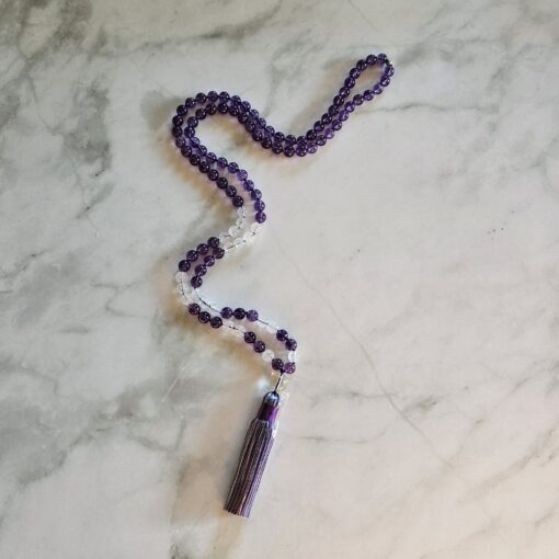 Amethyst-Milchquarz-Mala (1) mit Seidenquaste – Bild 6