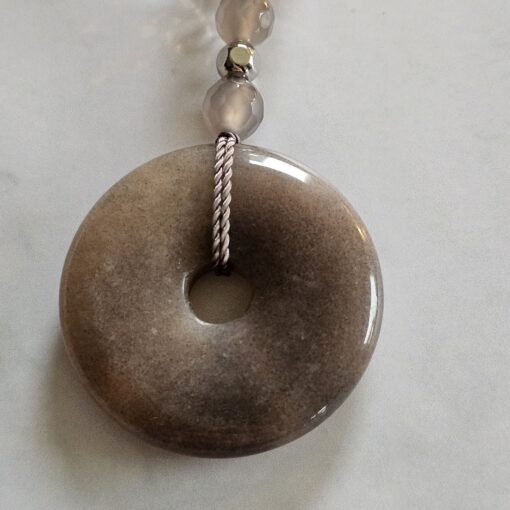 Achat-Mala, grau und facettiert, mit grauem Mondstein-Donut – Bild 7