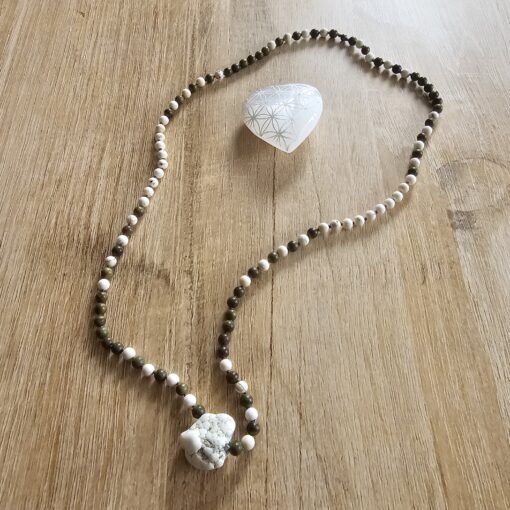 Magnesit-Sandelholz-Mala mit Magnesit-Anhänger und Armband – Bild 7