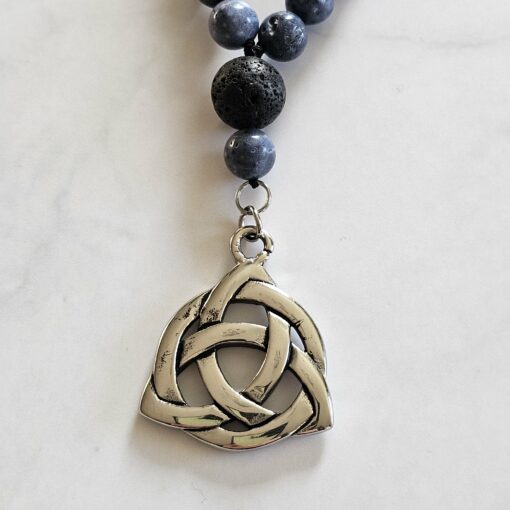 Korallen (blau) -Lava-Mala (2) mit Edelstahlanhänger (Keltischer Knoten) – Bild 7