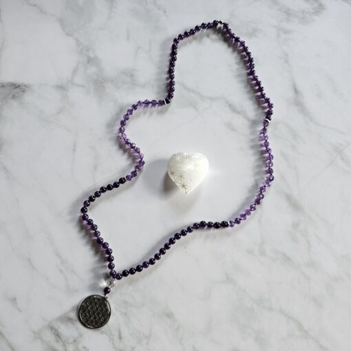 Amethyst-Mala, dunkel sowie etwas heller und facettiert, mit Edelstahlanhänger und Armband – Bild 7