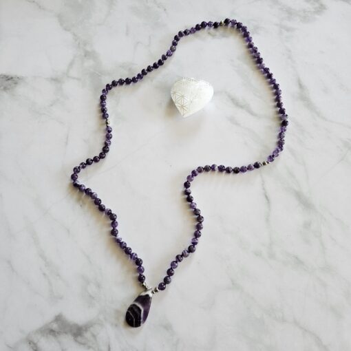 Amethystquarz („Chevron-Amethyst“) -Mala mit „Chevron-Amethyst“-Anhänger und Armband – Bild 7