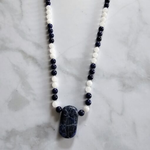 Sodalith-Schneequarz-Mala mit Sodalith-Anhänger und Armband – Bild 8