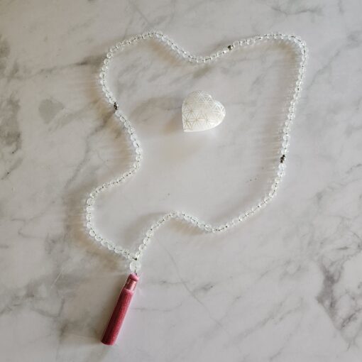 Bergkristall-Lotusperlen-Mala (2) mit Seidenquaste und Armband – Bild 8
