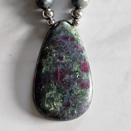 Rubin-Disthen-Fuchsit-Mala mit Rubin-Disthen-Fuchsit-Anhänger und Armband – Bild 9
