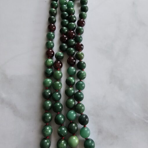 Budstone („Prasemquarz“) -Granat-Mala mit Seidenquaste und Armband – Bild 10