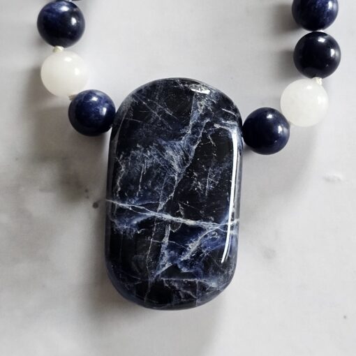 Sodalith-Schneequarz-Mala mit Sodalith-Anhänger und Armband – Bild 10