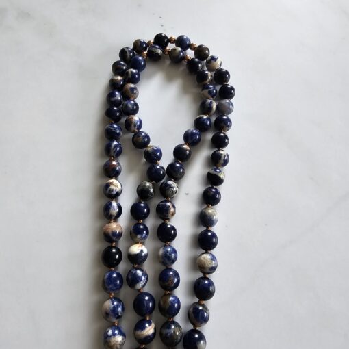 Sodalith (mit Calcit) -Kupfer-Mala mit Sodalith (mit Calcit) -Anhänger – Bild 11