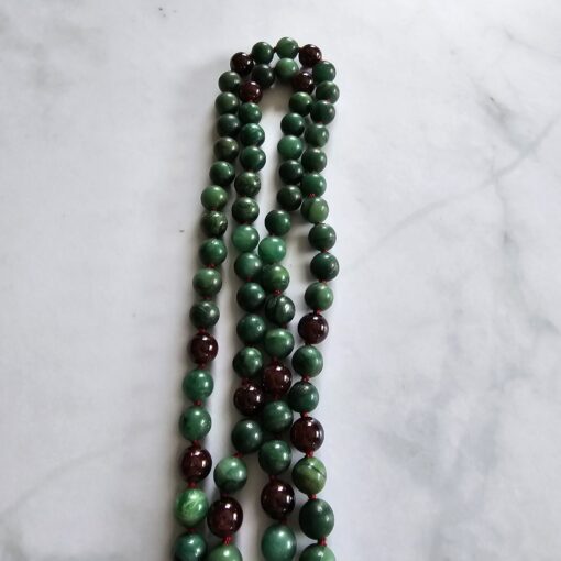 Budstone („Prasemquarz“) -Granat-Mala mit Seidenquaste und Armband – Bild 12