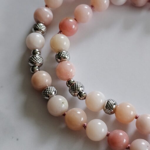 Opal (peruanischer, rosafarbener Opal) -Mala mit Edelstahlanhänger – Bild 15