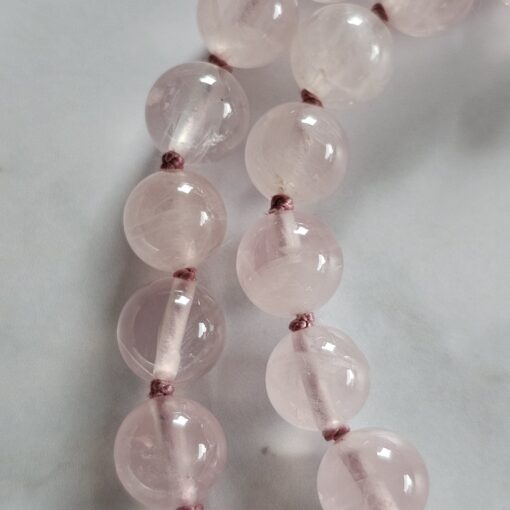 Rosenquarz-Milchquarz-Mala mit Quaste – Bild 15