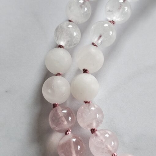 Rosenquarz-Milchquarz-Mala mit Quaste – Bild 16