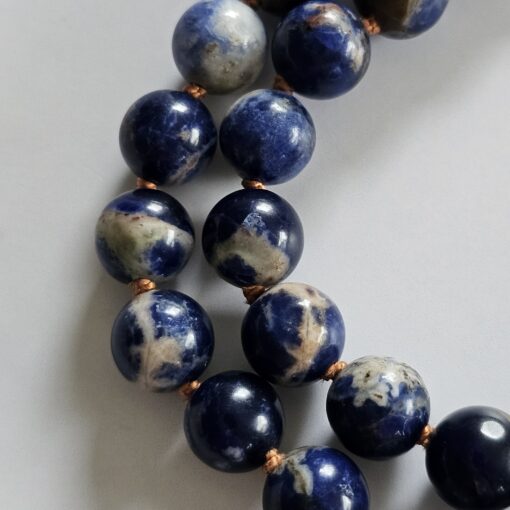 Sodalith (mit Calcit) -Kupfer-Mala mit Sodalith (mit Calcit) -Anhänger – Bild 16