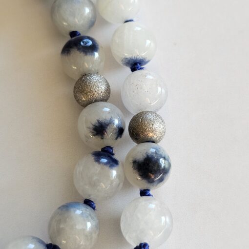 Dumortierit (Dumortierit in Quarz) -Mala mit Seidenquaste und Armband – Bild 17