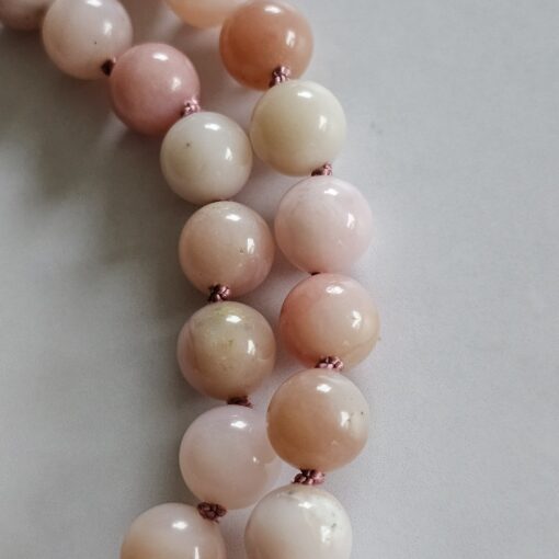 Opal (peruanischer, rosafarbener Opal) -Mala mit Edelstahlanhänger – Bild 17
