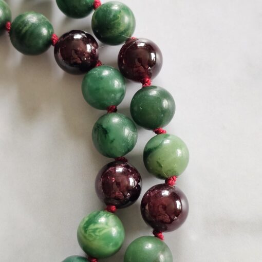 Budstone („Prasemquarz“) -Granat-Mala mit Seidenquaste und Armband – Bild 18