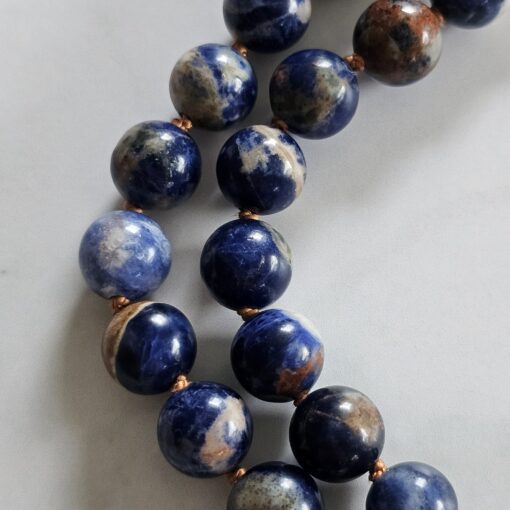 Sodalith (mit Calcit) -Kupfer-Mala mit Sodalith (mit Calcit) -Anhänger – Bild 18