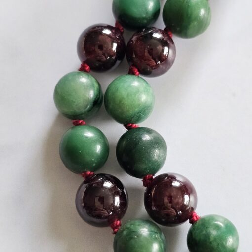 Budstone („Prasemquarz“) -Granat-Mala mit Seidenquaste und Armband – Bild 19