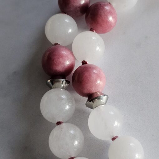 Rhodonit-Rosenquarz-Schneequarz-Mala mit Edelstahlanhänger und Armband – Bild 19