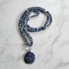 Aventurinquarz (blau) -Bergkristall-Mala mit blauem Aventurinquarz-Anhänger