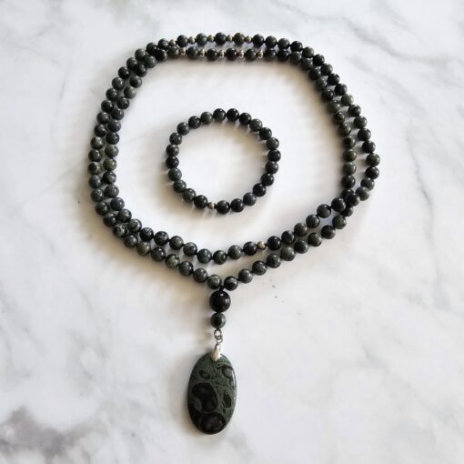 Eldarit („Kabambastein“) -Mala mit Eldarit-Anhänger und Armband